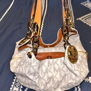 Micheal Kors Signature Satchel bag